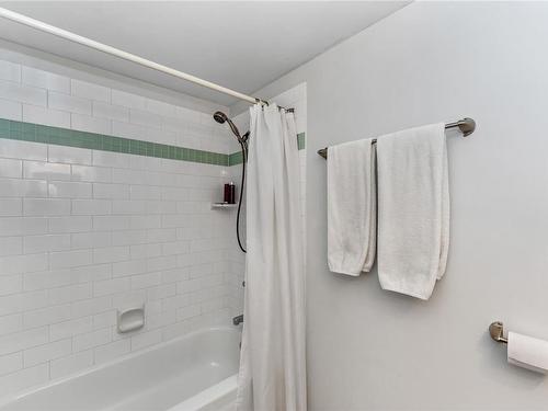 212-2520 Wark St, Victoria, BC - Indoor Photo Showing Bathroom