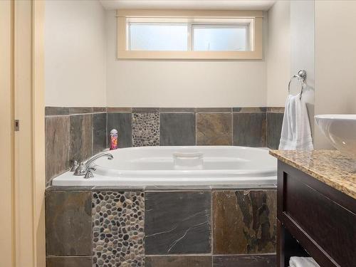 217-1600 Stroulger Rd, Nanoose Bay, BC - Indoor Photo Showing Bathroom