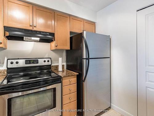 1107-323 Richmond St E, Toronto, ON - Indoor Photo Showing Kitchen