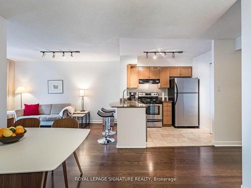 1107-323 Richmond St E, Toronto, ON - Indoor Photo Showing Kitchen