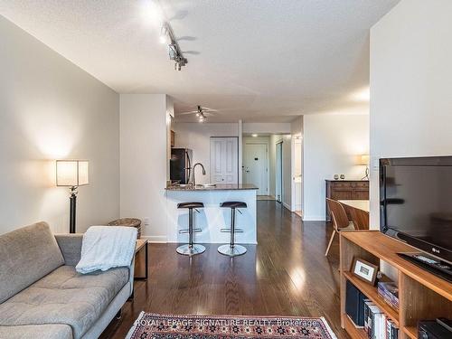 1107-323 Richmond St E, Toronto, ON - Indoor Photo Showing Living Room