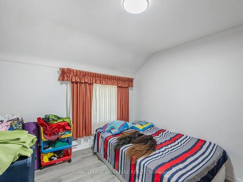 58 Oxford St, Richmond Hill, ON - Indoor Photo Showing Bedroom