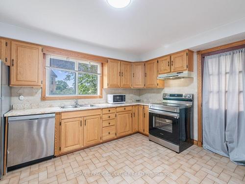 58 Oxford St, Richmond Hill, ON - Indoor Photo Showing Kitchen