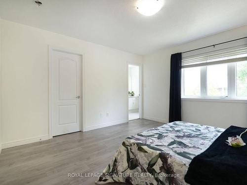 9-420 Linden Dr, Cambridge, ON - Indoor Photo Showing Bedroom