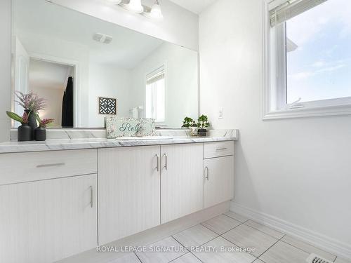 9-420 Linden Dr, Cambridge, ON - Indoor Photo Showing Bathroom