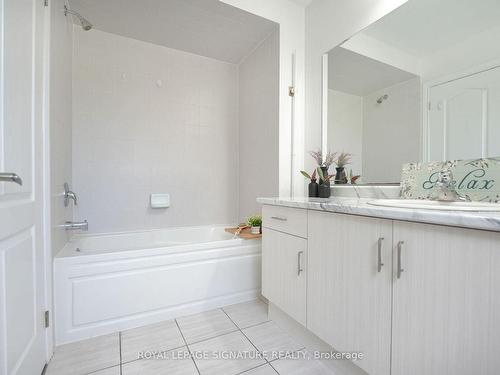 9-420 Linden Dr, Cambridge, ON - Indoor Photo Showing Bathroom