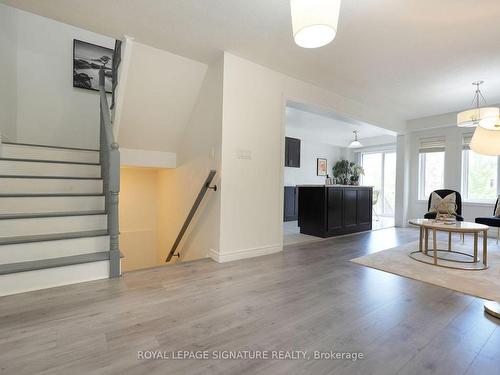 9-420 Linden Dr, Cambridge, ON - Indoor Photo Showing Living Room