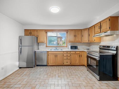 58A Oxford St, Richmond Hill, ON - Indoor Photo Showing Kitchen With Double Sink