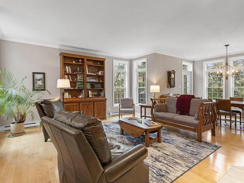 Salon - 60 Rue Du Tour-Du-Lac, Gore, QC - Indoor Photo Showing Living Room