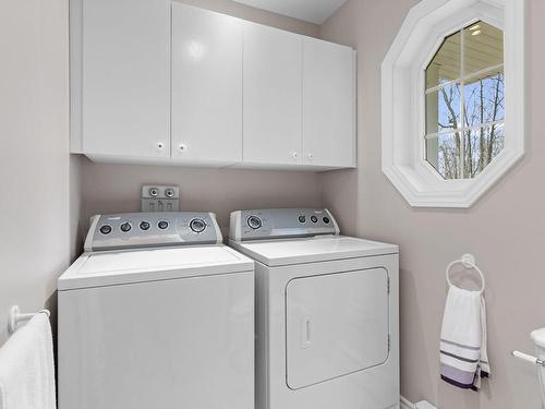 Salle d'eau - 60 Rue Du Tour-Du-Lac, Gore, QC - Indoor Photo Showing Laundry Room