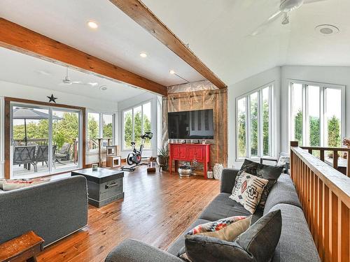 Salon - 359  - 363 Ch. Avila, Piedmont, QC - Indoor Photo Showing Living Room