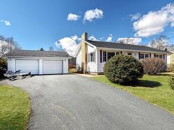 161 Hillsboro Drive  Dartmouth, NS B2W 3M9