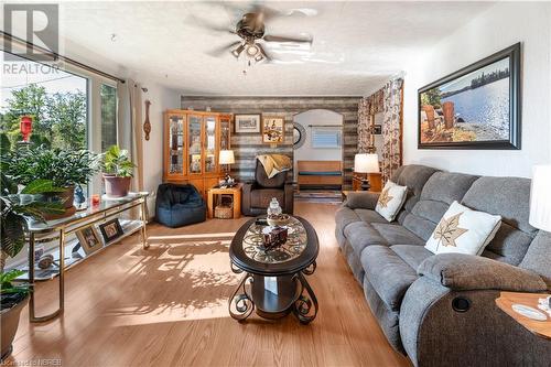 212 Gould Avenue, North Bay, ON - Indoor Photo Showing Living Room