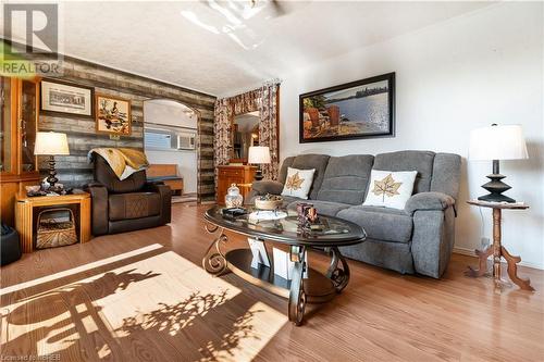 212 Gould Avenue, North Bay, ON - Indoor Photo Showing Living Room