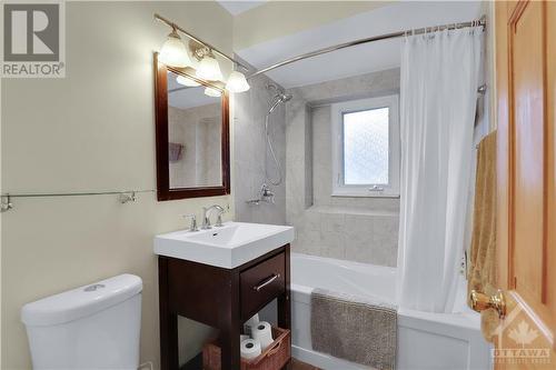 232 Belford Crescent, Ottawa, ON - Indoor Photo Showing Bathroom