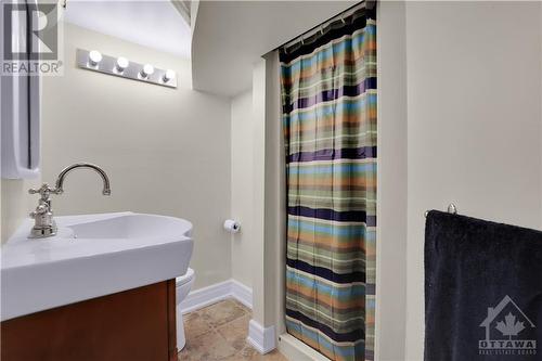 232 Belford Crescent, Ottawa, ON - Indoor Photo Showing Bathroom