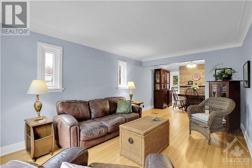 232 Belford Crescent, Ottawa, ON - Indoor Photo Showing Living Room