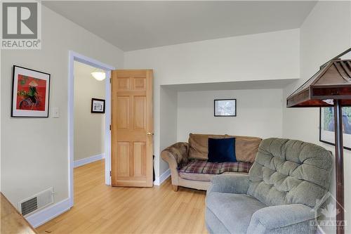 232 Belford Crescent, Ottawa, ON - Indoor Photo Showing Living Room