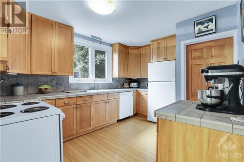 232 Belford Crescent, Ottawa, ON - Indoor Photo Showing Kitchen