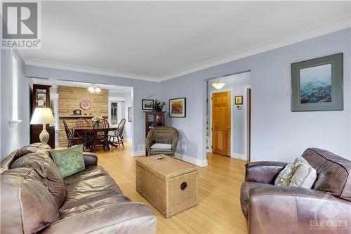 232 Belford Crescent, Ottawa, ON - Indoor Photo Showing Living Room