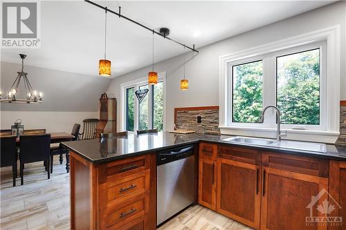 5036 Loggers Way, Ottawa, ON - Indoor Photo Showing Kitchen With Double Sink