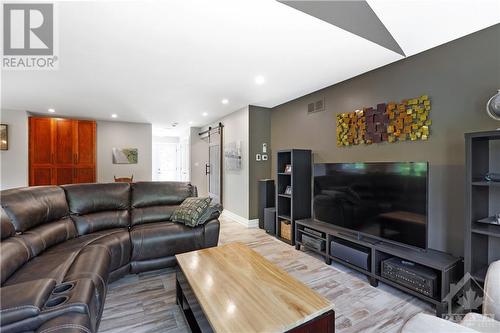 5036 Loggers Way, Ottawa, ON - Indoor Photo Showing Living Room