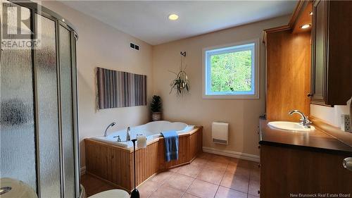 474 Rue Du Portage, Petite-Lamèque, NB - Indoor Photo Showing Bathroom