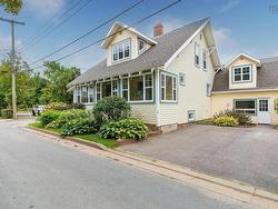 13 Crescent Avenue  Kentville, NS B4N 1R1