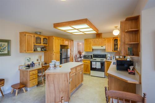 145-1634 Carmi Avenue, Penticton, BC - Indoor Photo Showing Kitchen