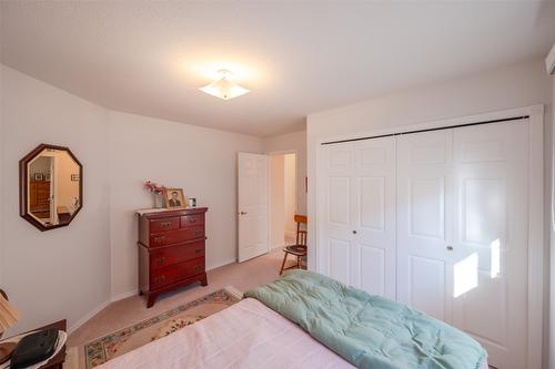 145-1634 Carmi Avenue, Penticton, BC - Indoor Photo Showing Bedroom