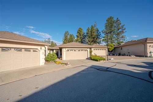 145-1634 Carmi Avenue, Penticton, BC - Outdoor