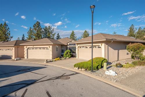 145-1634 Carmi Avenue, Penticton, BC - Outdoor