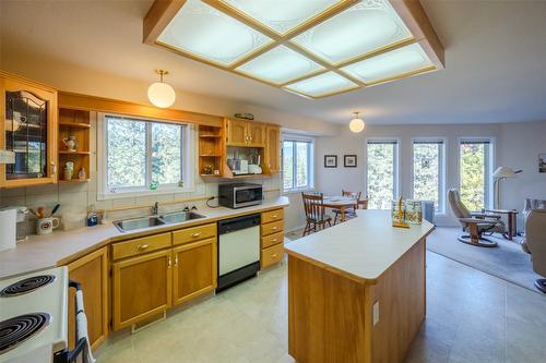 145-1634 Carmi Avenue, Penticton, BC - Indoor Photo Showing Kitchen With Double Sink