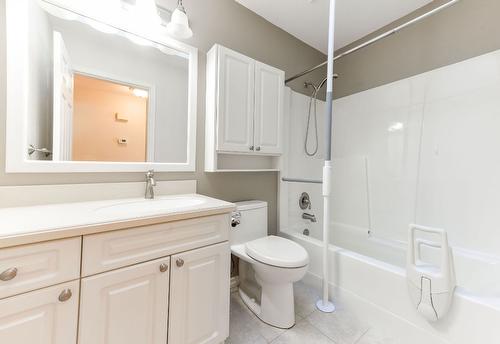 27 Kingfisher Drive, Penticton, BC - Indoor Photo Showing Bathroom