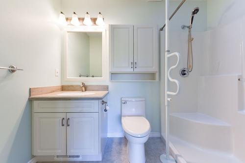 27 Kingfisher Drive, Penticton, BC - Indoor Photo Showing Bathroom