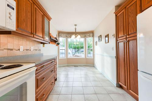 27 Kingfisher Drive, Penticton, BC - Indoor Photo Showing Kitchen