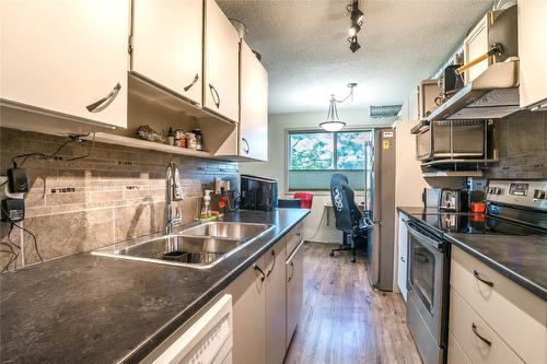 207-803 Fairview Road, Penticton, BC - Indoor Photo Showing Kitchen With Double Sink