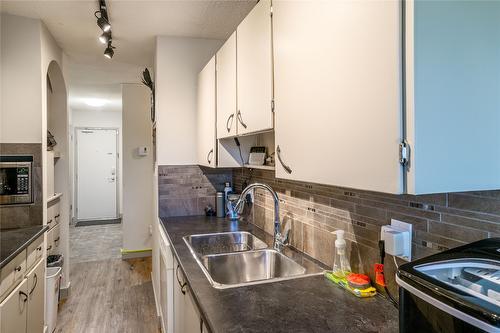 207-803 Fairview Road, Penticton, BC - Indoor Photo Showing Kitchen With Double Sink