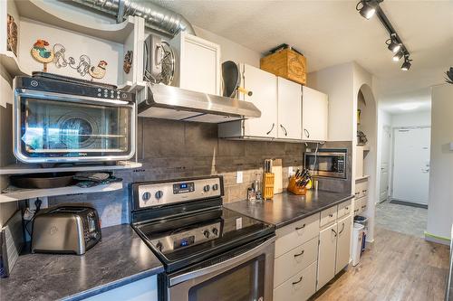 207-803 Fairview Road, Penticton, BC - Indoor Photo Showing Kitchen With Upgraded Kitchen