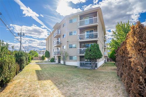 207-803 Fairview Road, Penticton, BC - Outdoor