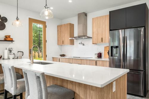 8725 Forsberg Road, Vernon, BC - Indoor Photo Showing Kitchen With Upgraded Kitchen