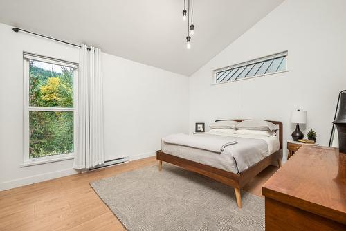 8725 Forsberg Road, Vernon, BC - Indoor Photo Showing Bedroom