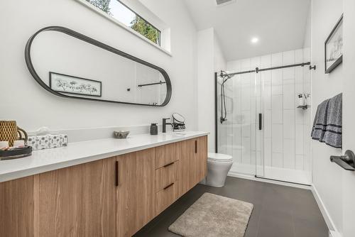 8725 Forsberg Road, Vernon, BC - Indoor Photo Showing Bathroom