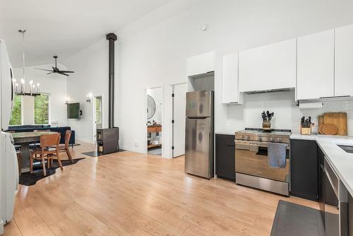 8725 Forsberg Road, Vernon, BC - Indoor Photo Showing Kitchen