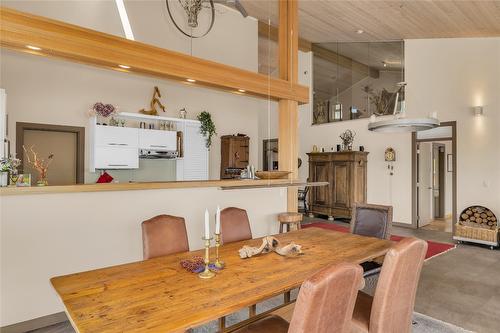 6376 Topham Place, Peachland, BC - Indoor Photo Showing Dining Room