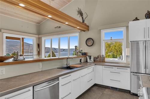 6376 Topham Place, Peachland, BC - Indoor Photo Showing Kitchen With Double Sink