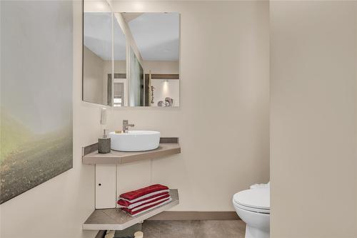 6376 Topham Place, Peachland, BC - Indoor Photo Showing Bathroom