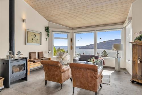 6376 Topham Place, Peachland, BC - Indoor Photo Showing Living Room With Fireplace