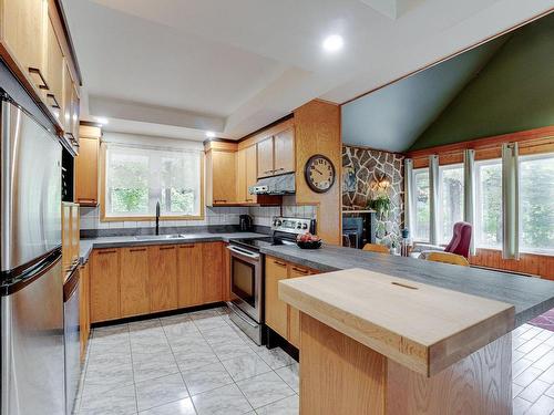 Cuisine - 5004 Rue St-Georges, Rawdon, QC - Indoor Photo Showing Kitchen With Double Sink