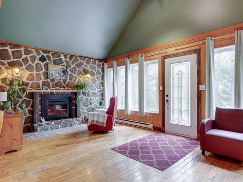 Salon - 5004 Rue St-Georges, Rawdon, QC - Indoor Photo Showing Living Room With Fireplace